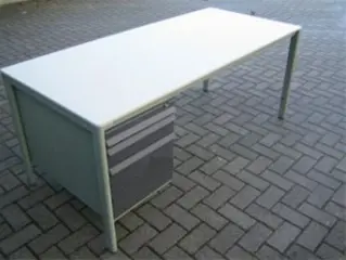 *Bureau Ahrend 160x80cm. 2x vr