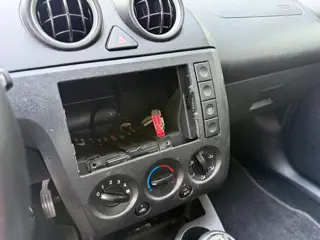Ford Fiesta Airco (bj 2004)