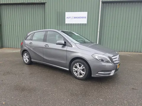 Mercedes-Benz B-klasse 180 Ambition GOED ONDERHOUDE - LAGE KILOMETERS - PARKEERSENSOREN