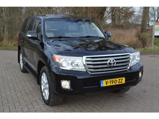 Toyota Land Cruiser V8 4.5 V8 D-4D Executive Window van