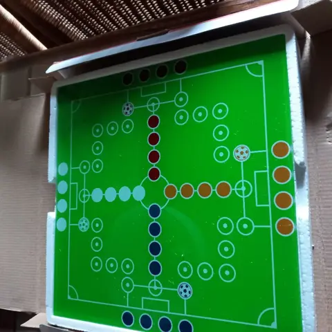 Voetbal drink spel - incl. 16 Drinkglaasjes 31 x 31 cm - nieuw