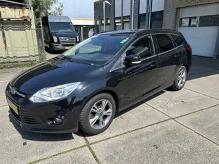 Ford FOCUS Wagon 1.0 EcoB. Edit. Plus TURBO DEFECT / BROKEN