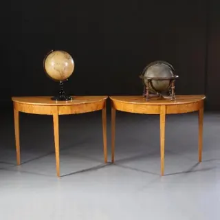 Stel blonde esdoornhouten  demi lune halve maantafels ca. 1890