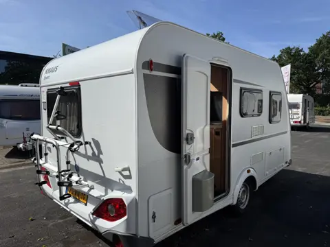 Knaus Sport 400 QD VASTBED ZITJE VOORTENT