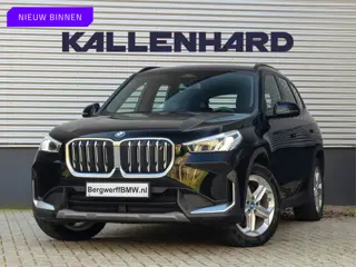 BMW iX1 xDrive30 - Trekhaak - Driving + Parking Ass - Stoelverwarming - Adaptief onderstel