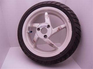 Achterwielvelg aprilia sr (piaggiomotor)wit 2eh