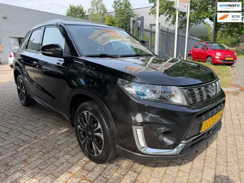 Suzuki Vitara 1.0 Boosterjet Stijl automaat, panorama, cruise, elec pakket leder, camera, navi, pdc 