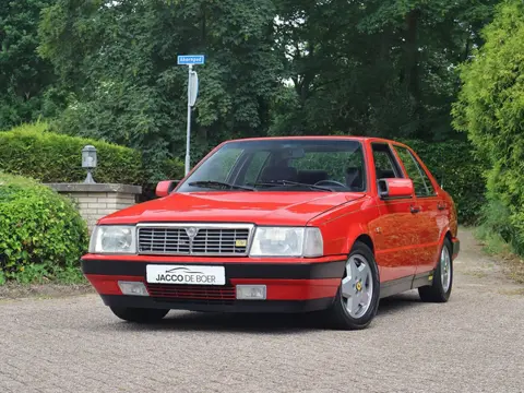Lancia Thema 8.32 in unieke kleur Ferrari Rosso Corsa