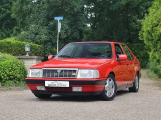 Lancia Thema 8.32 in unieke kleur Ferrari Rosso Corsa