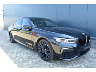 BMW 7-serie 745Le High Exe M-Sport / Pano / 4WD Besturing / Softclose / 360 Camera
