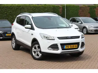 Ford Kuga 1.5 Titanium 150pk / Nieuwe Distributieriem / Trekhaak / Navigatie / Parkeerhulp achter / 
