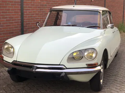 Citroën DS Pallas Hydr. Largley first paint. Not Restored Everywhere Original ! 79.971km Pallas
