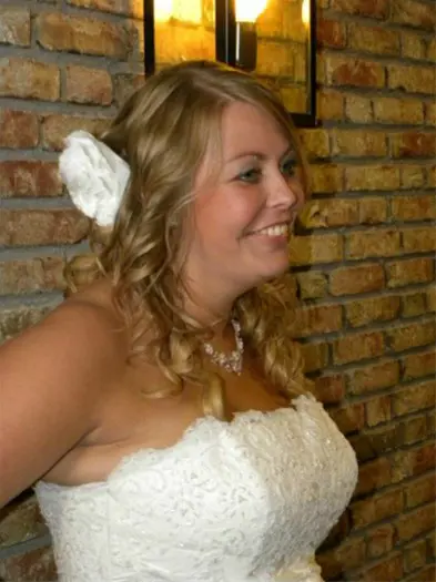 Iemand die uw avond gasten op uw bruiloft fotografeerd