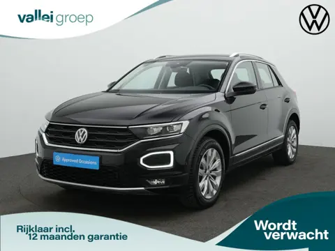 Volkswagen T-Roc 1.5 TSI 150 pk DSG Sport | Trekhaak | Stuur-/stoelverwarming | Achteruitrijcamera