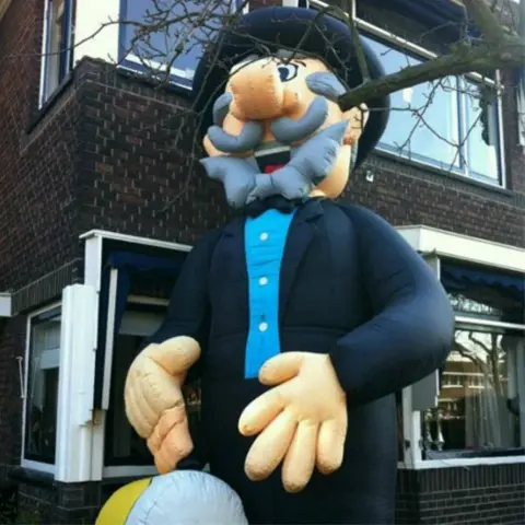 Opblaaspop Abraham huren - Hilversum,Naarden,Weesp,Bussum