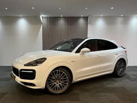 Porsche Cayenne Coupé 3.0 E-Hybrid Porsche Cayenne 3.0 V6 462pk E-hybrid Sport Chrono+ Pano 360