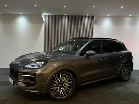 Porsche Cayenne 3.0 E-Hybrid Black Edition Porsche Cayenne 3.0 V6 470pk E-hybrid 2024 Sport-Design V