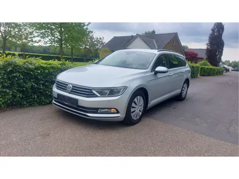 Volkswagen Passat 2.0 CLIMA/NAVI/DSG BJ 2018 (bj 2018)