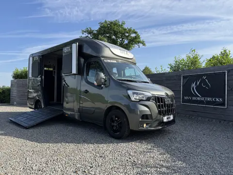 Renault Master | HORSETRUCK | STX | STALLION 5XL | 2023 | 70.026KM | DUB CAB | HENGST | LONG | 5-SEA