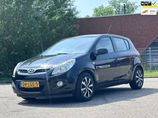 Hyundai I20 1.2i Business Edition 5DR*Clima*Nieuwe APK*NAP*LM velgen*Elektrische ramen*