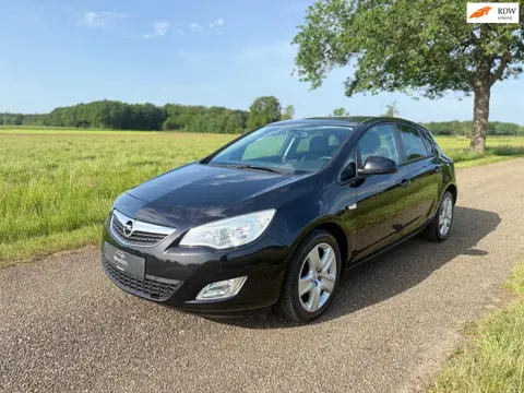 Opel Astra 1.6 Turbo Cosmo CRUISE CONTROL / PARKEERSENS. / AIRCO / NIEUWE APK