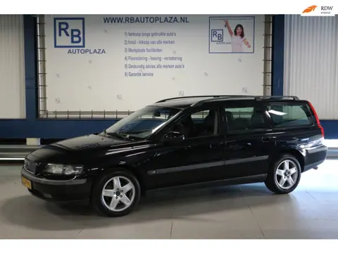 Volvo V70 2.4 NW APK / BLIJVEND YOUNGTIMER / FULL SERVICE HISTORIE ! ! !