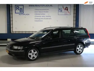 Volvo V70 2.4 NW APK / BLIJVEND YOUNGTIMER / FULL SERVICE HISTORIE ! ! !