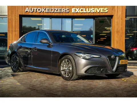 Alfa Romeo Giulia 2.0 T AWD B4 + GEPANTSERD 280 PK | Diplomatiek veiligheidsglas | Ex-regeringsauto 