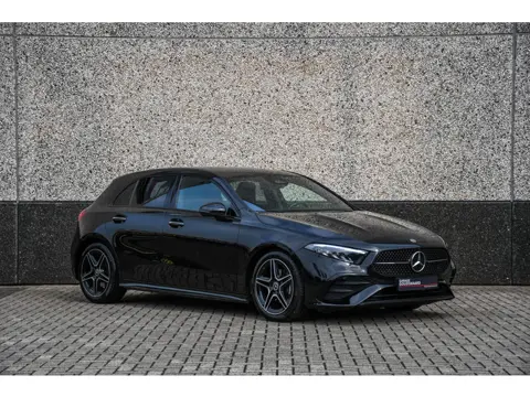 Mercedes-Benz A-Klasse 200 AMG Line (bj 2023, automaat)