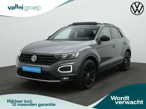 Volkswagen T-Roc 1.5 TSI 150 pk DSG Style Business | Panoramadak | Trekhaak | Achteruitrijcamera | S