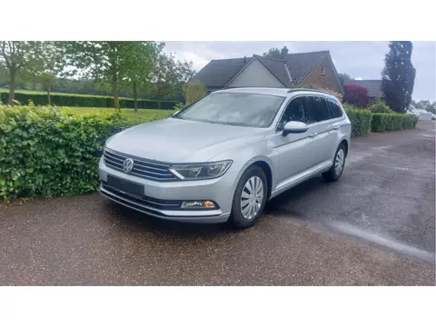 Volkswagen Passat 2.0 CLIMA/NAVI BJ 2015 (bj 2015)