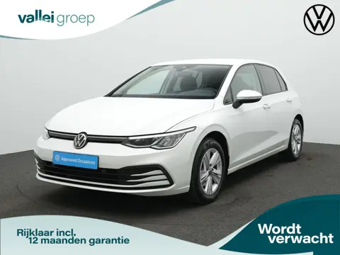Volkswagen Golf 1.5 eTSI 150 pk DSG Life | Trekhaak | Stoelverwarming | Adaptive Cruise | Navigatie