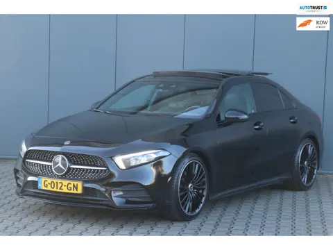 Mercedes-Benz A-klasse 180 AMG | PANO | Sfeerverlichting | Camera | Nette auto!