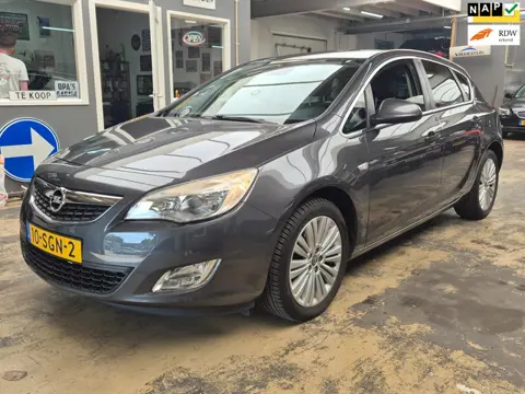 Opel Astra 1.4 Cosmo *SUPER NETTE AUTO* van 2e eig.
