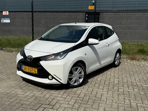 Toyota Aygo 1.0 VVT-i X-play |Automaat| |Airco| |Camera|