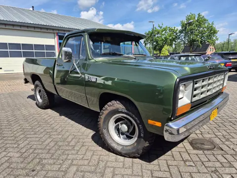 Dodge Ram 150 Custom V8.. Benzine (bj 1985)