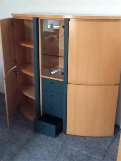 Te koop Evan Forum wandkast met vitrine