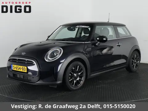 MINI 3-Deurs 1.5 Cooper Sports Classic Automaat | Apple Carplay & AndroidAUTO | Parkeersensoren | 1e