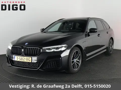 BMW 5-serie Touring 530e Business Edition Plus M-Pakket | Stoelverwarming | Harman Kardon | Panorama