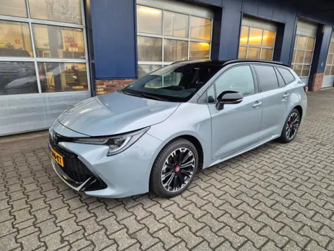 TOYOTA COROLLA 1.8 HYBRID TOURING SPORTS GR-SPORT, Trekhaak, Stoelverwarming, Bi-Tone, ALL IN prijs!