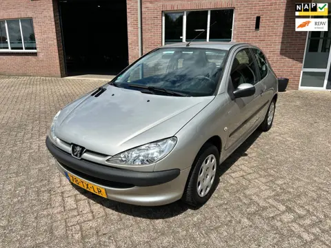 Peugeot 206 1.4 One-line // Nieuwe APK // Airco