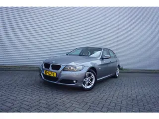 BMW 3 Serie 318i Corporate Lease Luxury Line Climate / Navi / Cruise / Leder / Parkeers. / Lm velgen