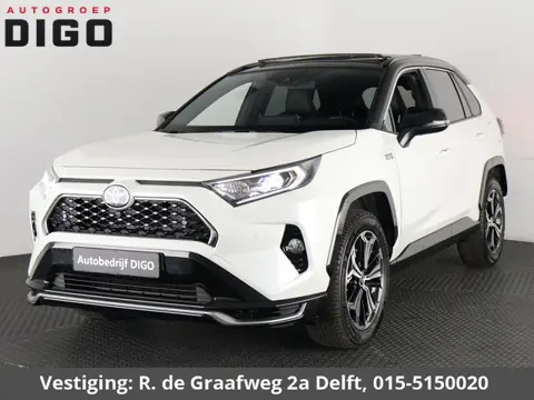 Toyota RAV4 2.5 Plug-in Hybrid AWD Bi-Tone Plus | 1500 KG trekgewicht | JBL Audio | Stoelverwarming 