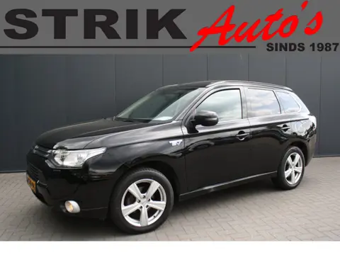 Mitsubishi Outlander 2.0 PHEV Instyle - SCHUIFDAK - LEDER - TREKHAAK - NAVIGATIE - CAMERA