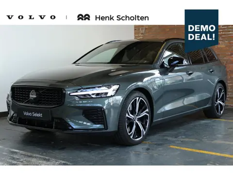 Volvo V60 T8 Plug-in hybrid AWD Ultra Dark | Head-Up Display | Panoramadak | 360° Parkeercamera | Pr