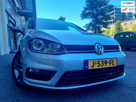 Volkswagen Golf 1.2 TSI Highline Automaat Carplay ZelfPark Sfeerverlichting