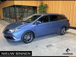 Toyota Auris Touring Sports 1.8 Hybrid Lease Exclusive. Leer. Navi. Camera. 17 inch. Dealer onderhou