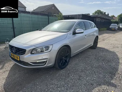 Volvo V60 2.4 D6 AWD Plug-In Hybrid Summum | Clima | Navi | Xenon | Memory seats | 4x4 | S/S |