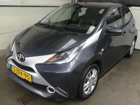Toyota Aygo 1.0 VVT-i x-play - Carplay - Airco - Dealer Onderhouden