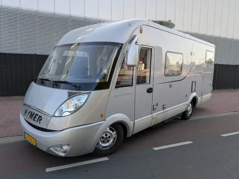 Hymer B 674 SL 2 Lengtebedden Grote Garage (bj 2007)